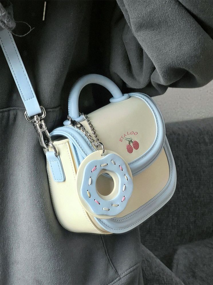 2023 new bag cute junior high school student saddle bag Japanese biscuit creamy-white portable shoulder messenger bag female spring