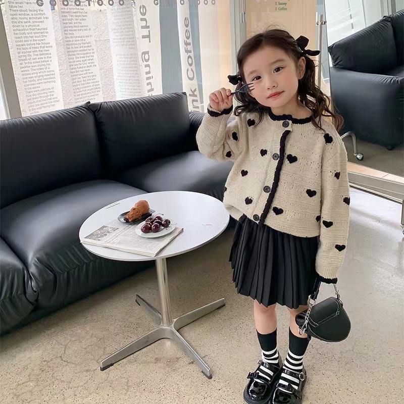 Girls' knitted cardigan sweater autumn 2024 new children's Korean-style love knitted long-sleeved coat children's thin
