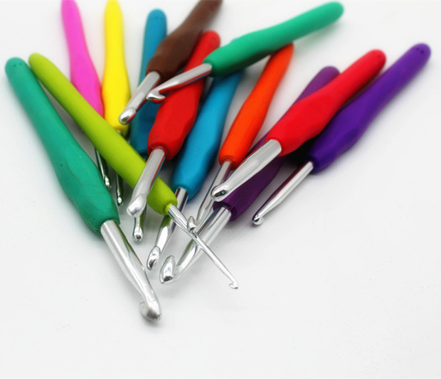 Weaving Tools Free Shipping Alumina Silicone Soft Handle Crochet Candy Color Wool Crochet Set Wear-resistant Non-slip