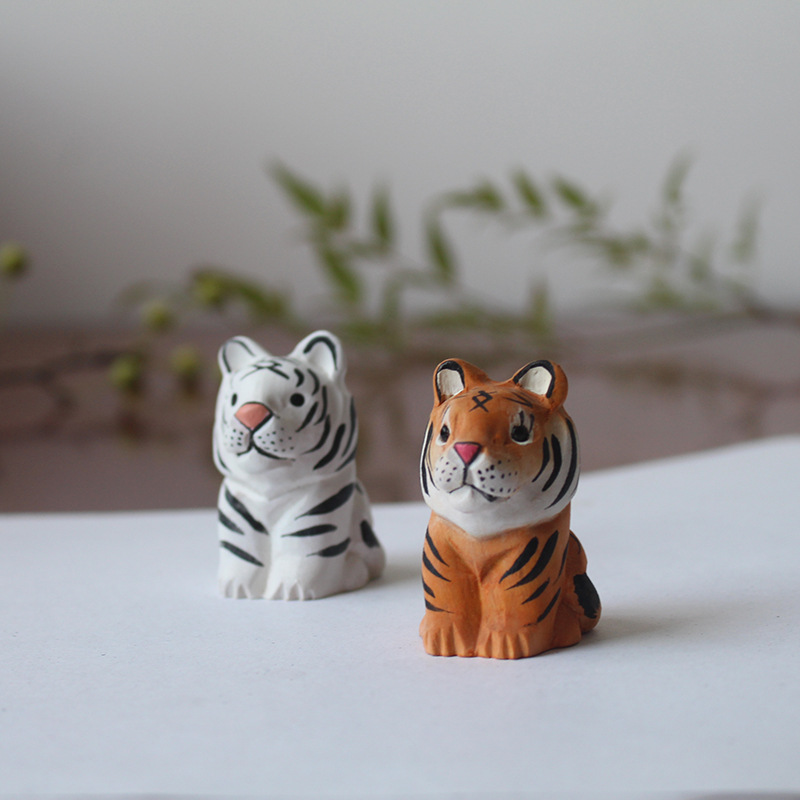 Green Wood fan wooden tiger ornaments can be used as pendants wood carving cartoon cute wood carving gifts