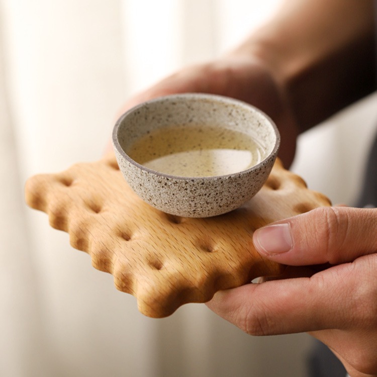 跨境木制杯垫隔热垫酒杯咖啡垫创意简约风榉木黑胡桃木茶杯托垫