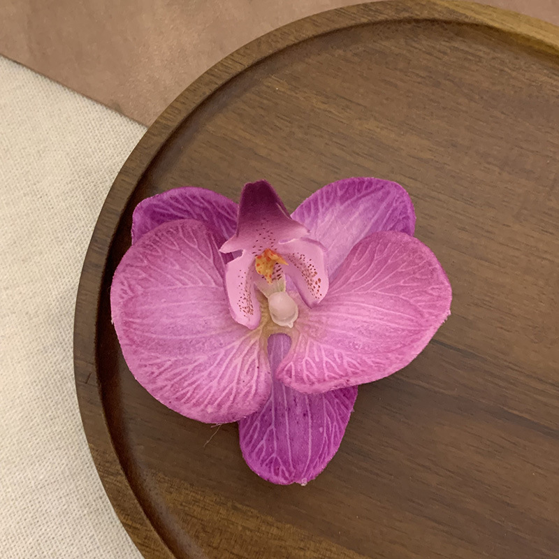 Wearing flower phalaenopsis side clip hairpin in this world, atmosphere feeling, photo, hair clip, seaside holiday hair accessories, headdress_voghion.com