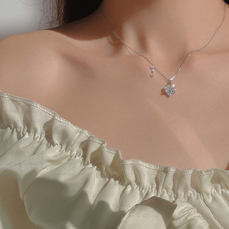 愛のネックレスの女性の軽い豪華な大衆はハート型の鍵の鎖のステンレスの新型の親友の誕生日プレゼントを入れます。|undefined