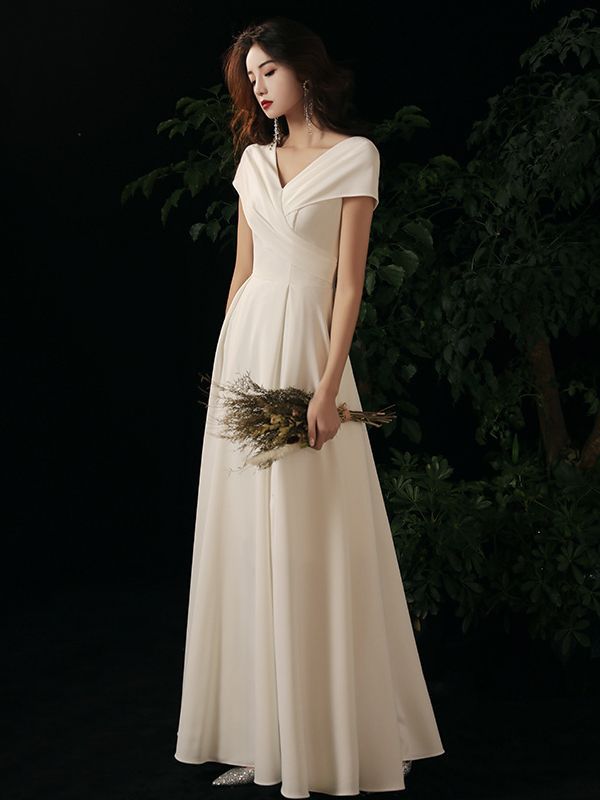 Evening dress white V-neck hosting banquet temperament certificate registration dress bride toast clothing travel photography light wedding dress