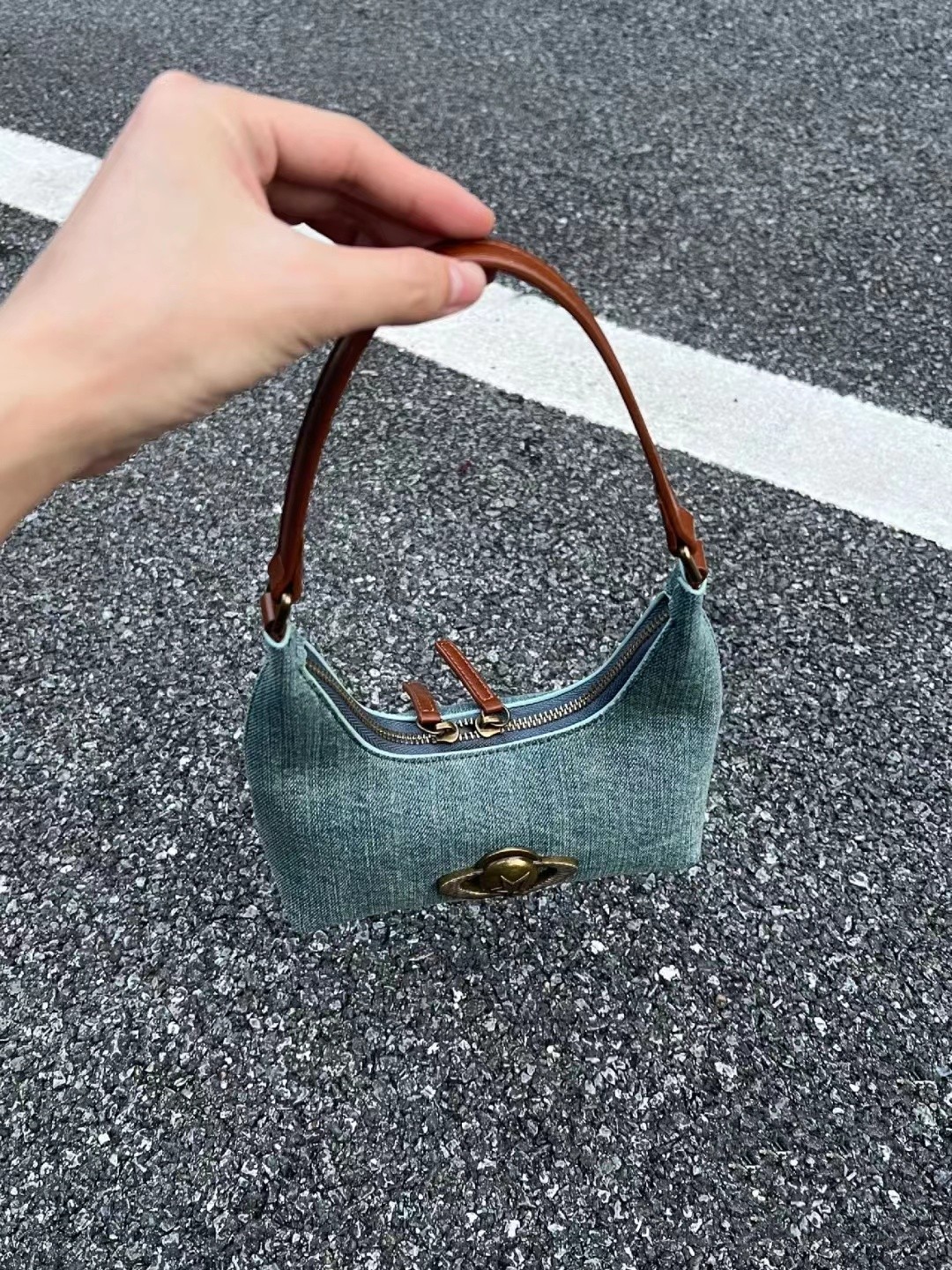 2023 autumn and winter New underarm bag wandering planet shoulder bag all-match handbag niche Denim underarm bag wholesale