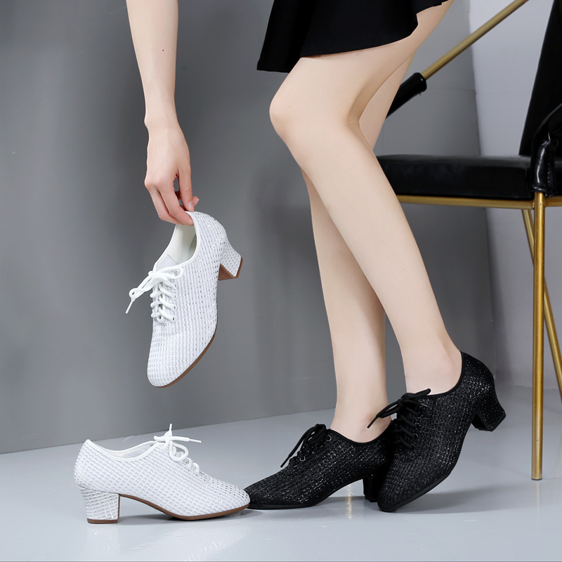 New White Square Dance Shoes Women's Soft Sole Mid-heel Beef Sole Dance Shoes Latin Dance Teacher Shoes Breathable Body Dance