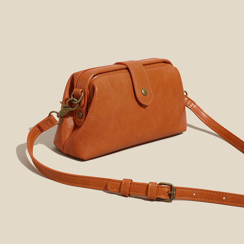 Soft Leather Bag Women's Bag 2023 New Fashion Crossbody Bag Trendy High-end Sense Gold Bag Shell Bag Vintage Clip Bag