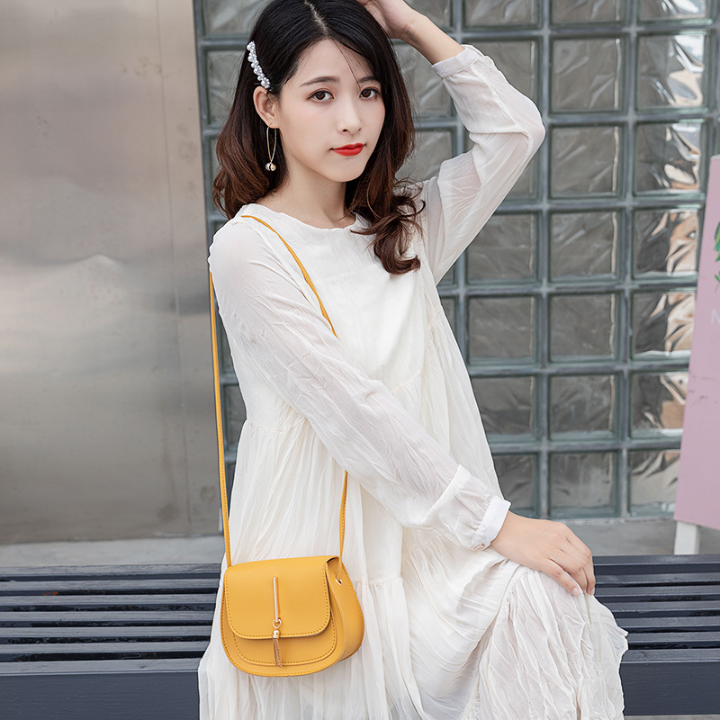 2023 New Arrival Korean Style All-Match One-Shoulder Mobile Phone Bag Trendy Tassel Small Bag Personalized Guangzhou Women's Bag Indonesia