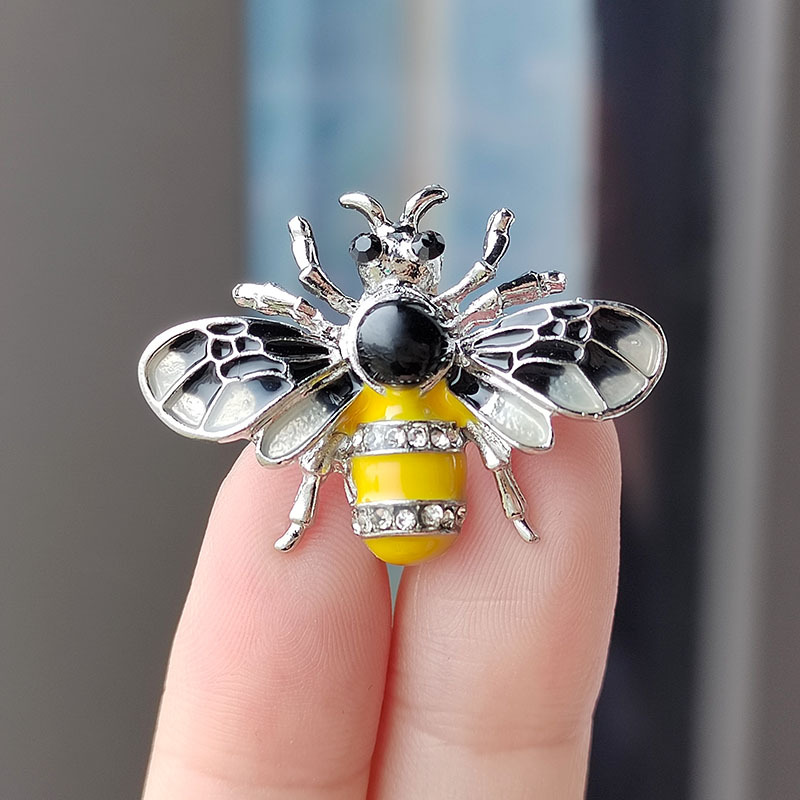 Zircon Diamond Pearl corsage cartoon cute bee brooch alloy dripping oil women's clothing pin accessories wholesale