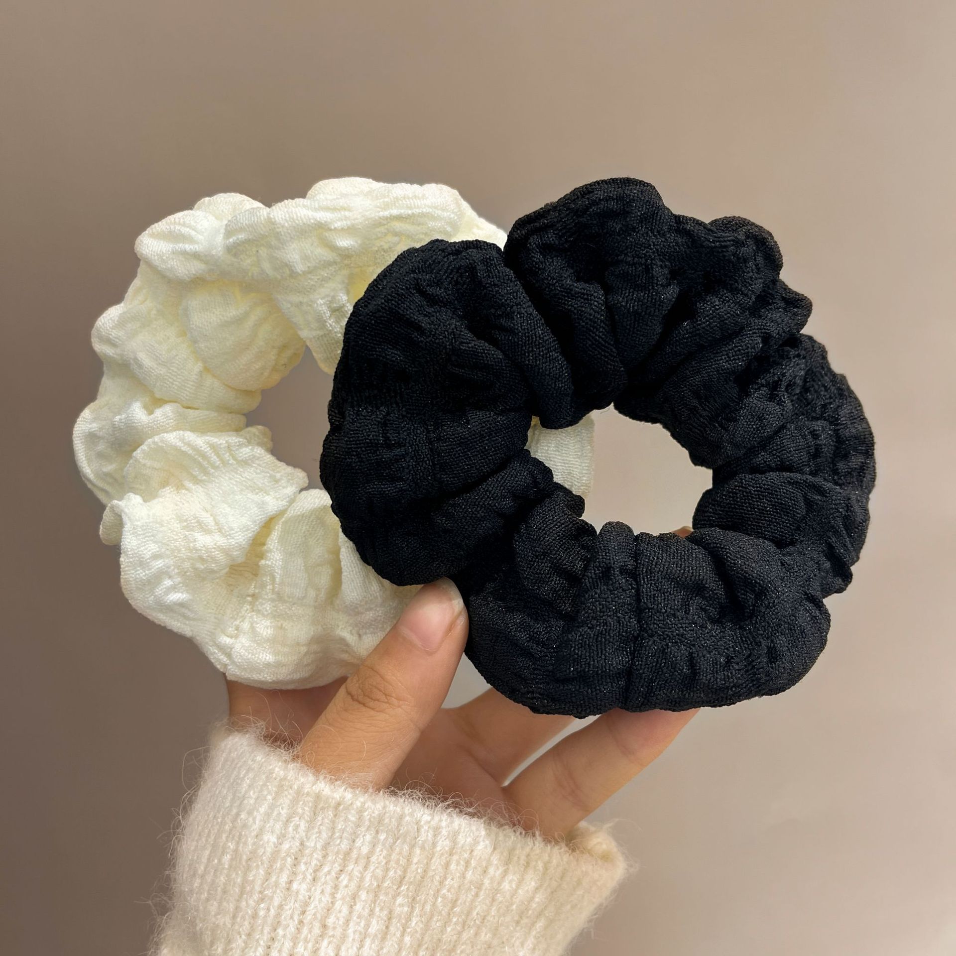 New Korean version of puff large intestine hair ring Women's simple retro pleated head flower head rope ball head rubber band hair accessories wholesale
