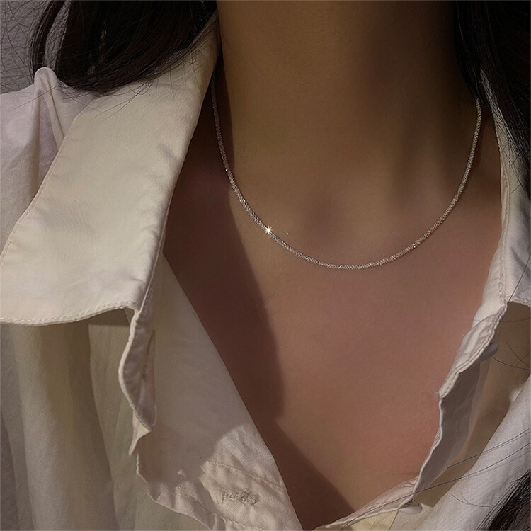 銀色の甘いネットの赤い装身具の満天の星のネックレスの女性のシンプルな波がきらきらと輝く森系の復古の首輪の義烏の装飾|undefined