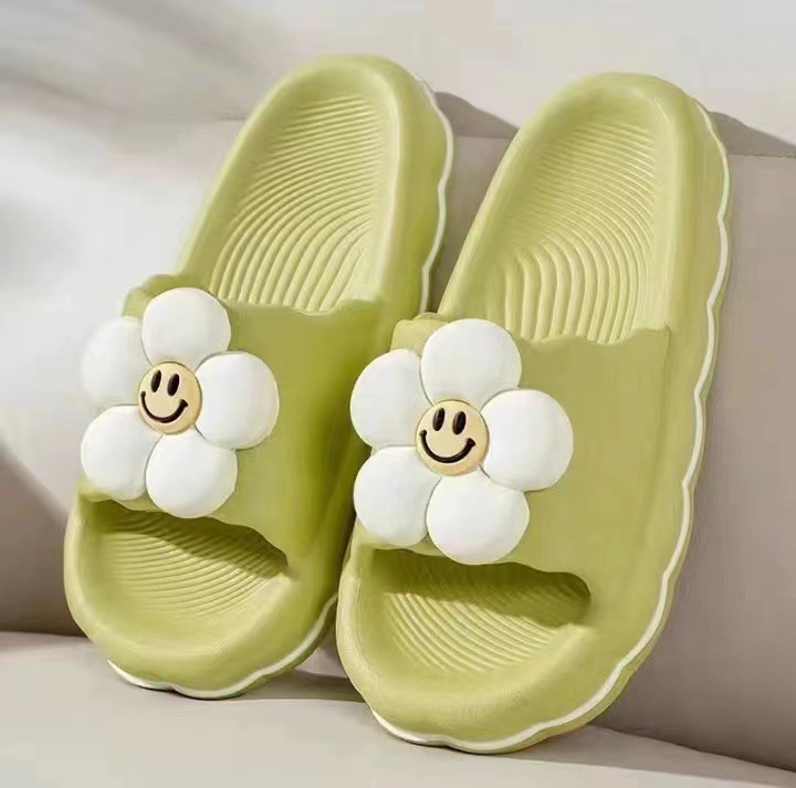 Step on the shit feeling slippers female summer flowers outside wear thick household cartoon stepping on the shit sense of anti-skid anti-deodorant bathroom Net red cool drag