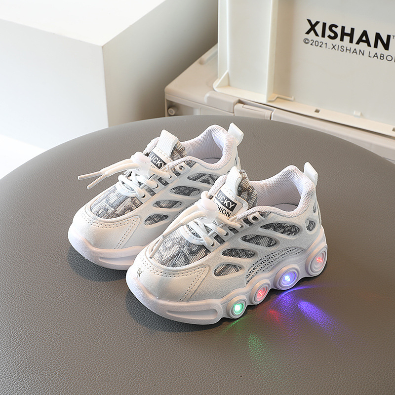 Children's sneaker light-on children's shoes Boys 1-5 years old little girls daddy shoes factory in stock wholesale spring and autumn single shoes