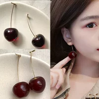 TikTok с милыми серьгами с вишней Элегантные длинные серьги с вишней интернет-знаменитостями 2023 Новые серьги