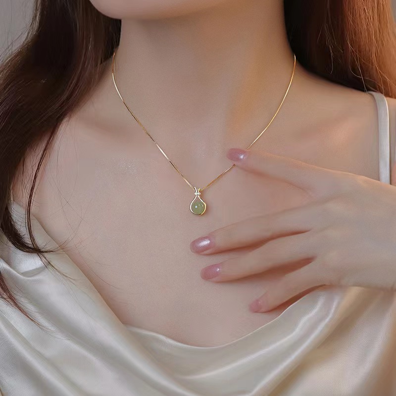 Jin Huijia High-grade Hetian Jade Necklace Women's Simple and Fresh Niche Design High-grade Elegant Fashion Girlfriend Elegant