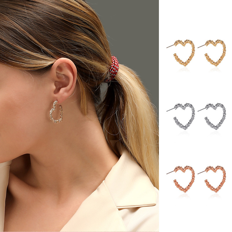 European and American New Earrings Internet Popular Style Elegant Carved Opening Love Earrings Simple Alloy Frosted Heart-shaped Earrings
