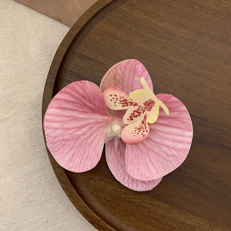 Wearing flower phalaenopsis side clip hairpin in this world, atmosphere feeling, photo, hair clip, seaside holiday hair accessories, headdress_voghion.com