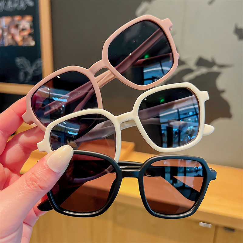 2022 New Box Children's Sunglasses Baby Round Frame Fashion Children's Sunglasses Cute Frosted Frame for Boys and Girls