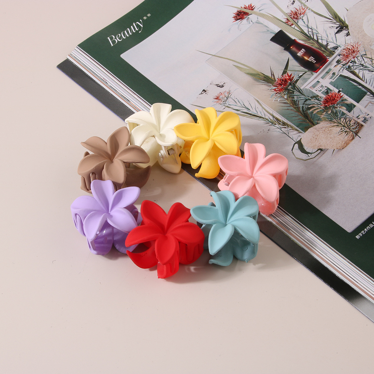 Cross-border  4CM Candy Color Egg Flower Small Grab Clip Simple Flower Hairpin Small Shark Clip Hair Accessories_voghion.com