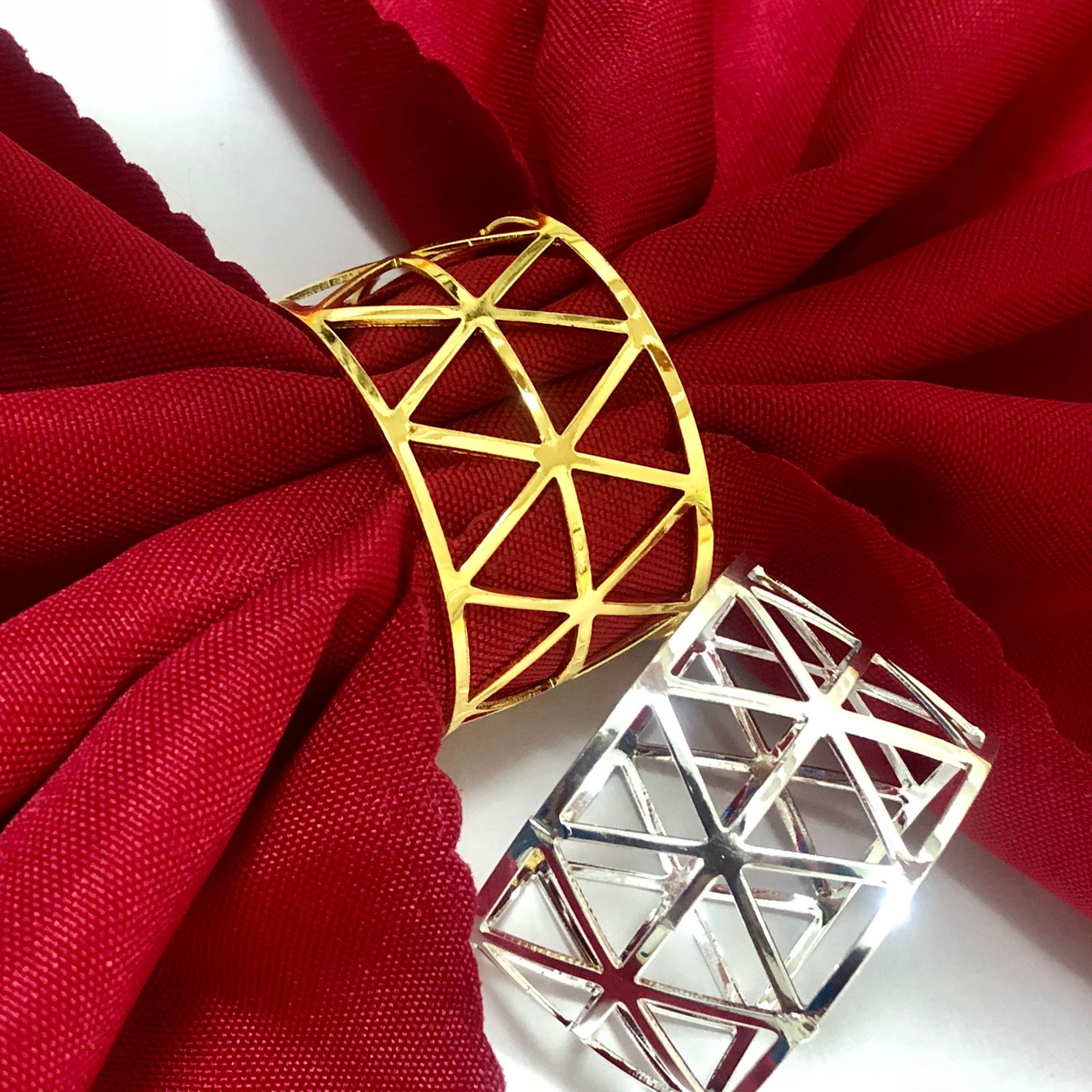 Factory direct dinner party holiday party table decoration hollow triangle napkin buckle napkin ring napkin ring