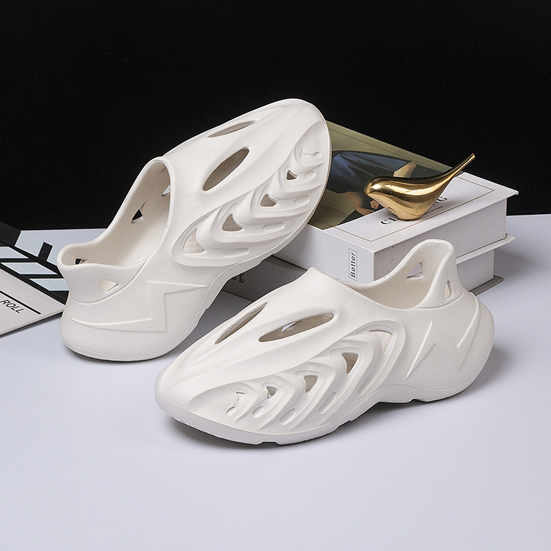 Hollow Breathable Men's Sandals Outdoor Beach Sandals Toe EVA All-in-One Men's Shoes Hole Shoes Summer Trendy Shoes