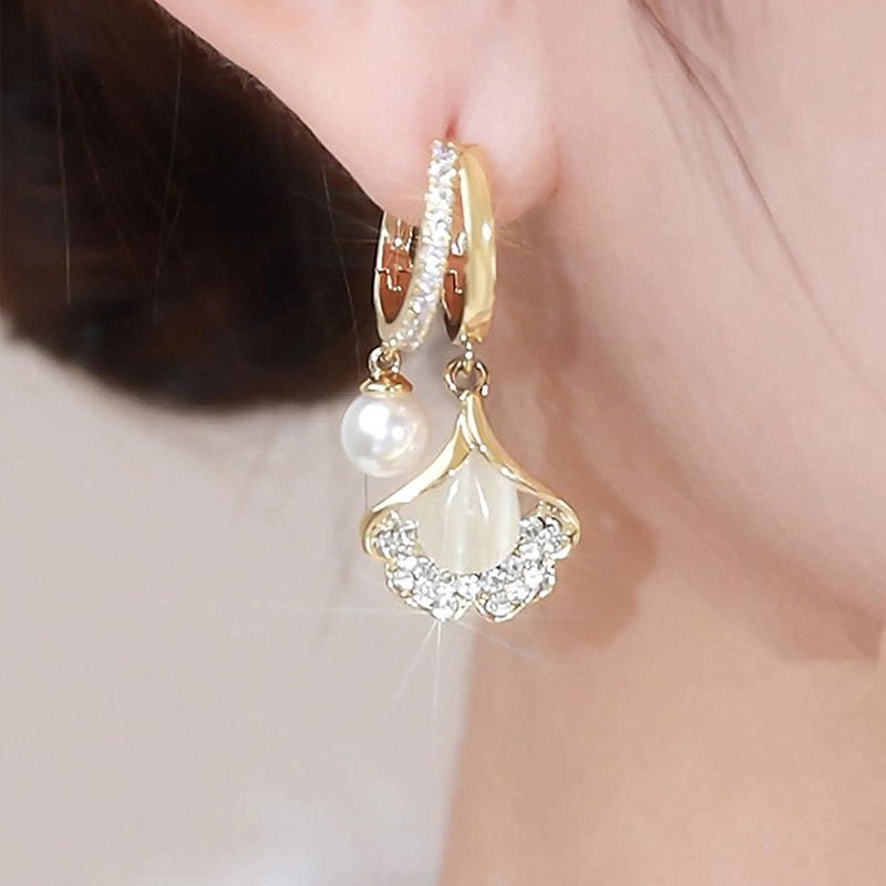 2023 New Ginkgo Leaf Pearl Earrings Fashion Design Sense Charming Matchable Earrings High-End Earring Accessory