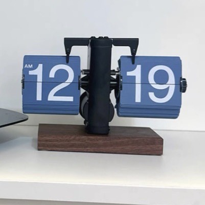 Cross-border hot selling automatic flip clock creative living room clock decoration European style clock retro small balance flip clock