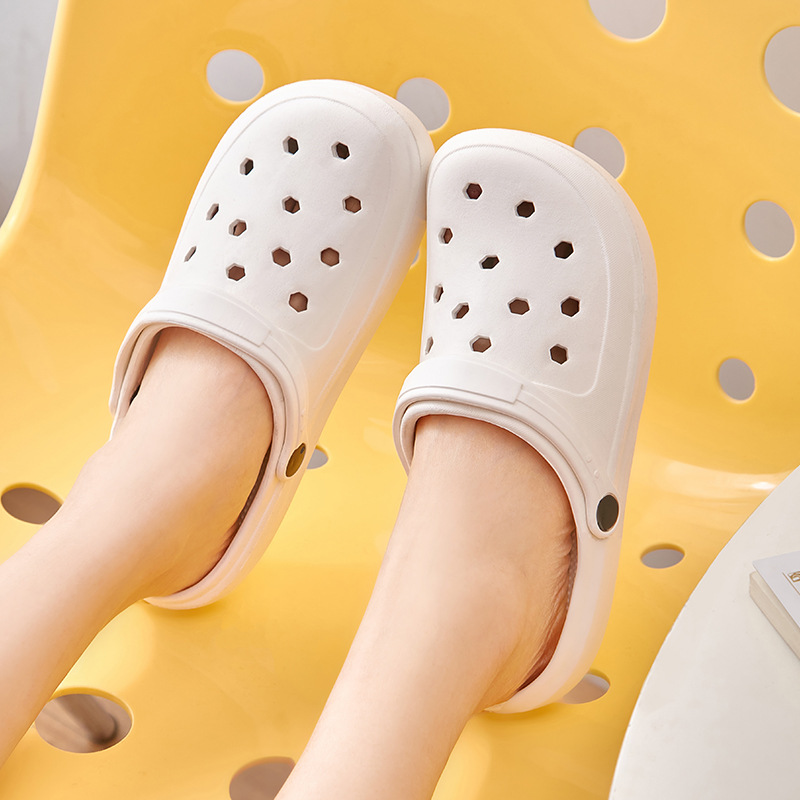 Hole shoes for girls Summer popular fashion new outdoor wear soft bottom beach closed toe sandals half slippers for men and women