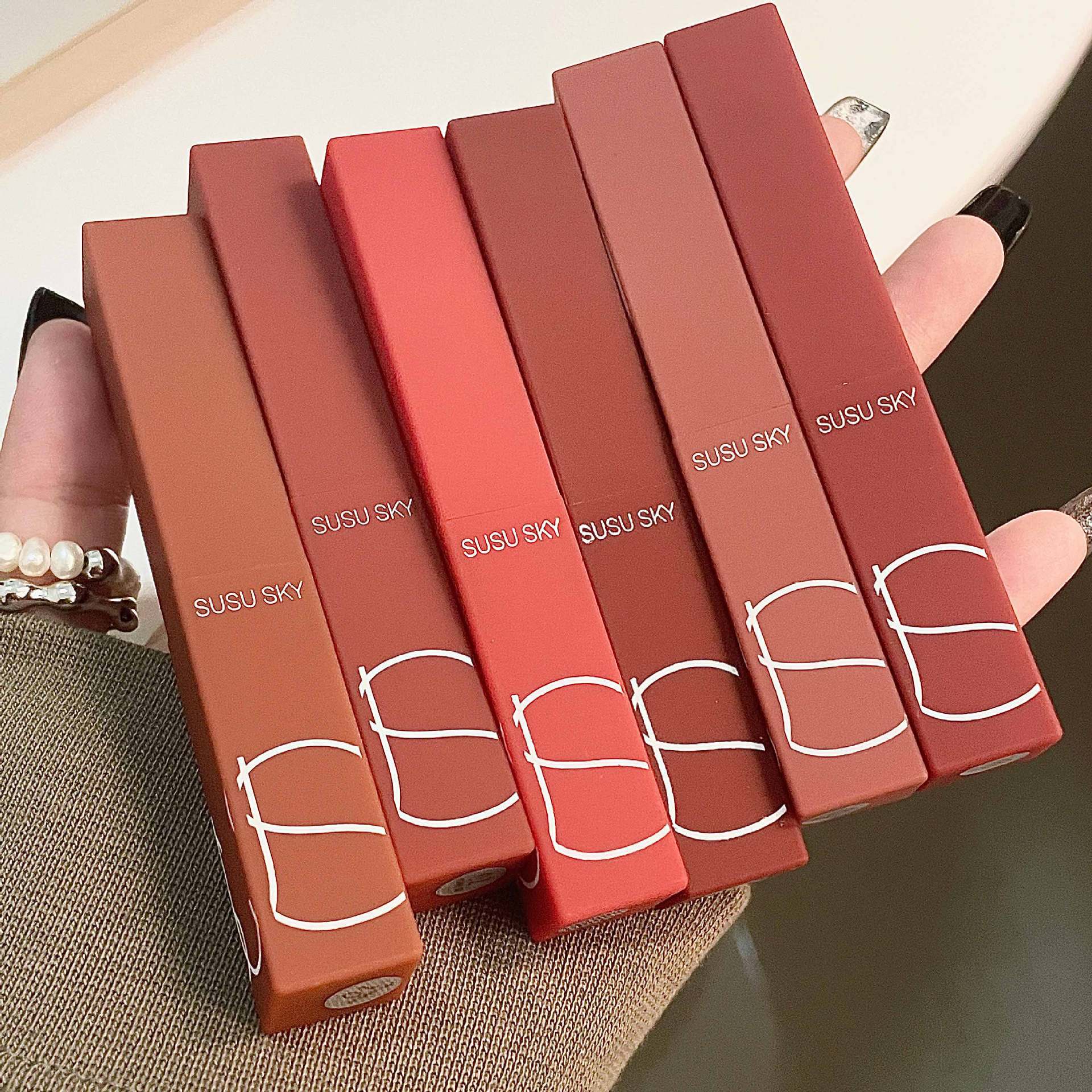 SUSU SKY small square tube matte matte thin tube lipstick velvet milk tea bean paste color small public white lipstick