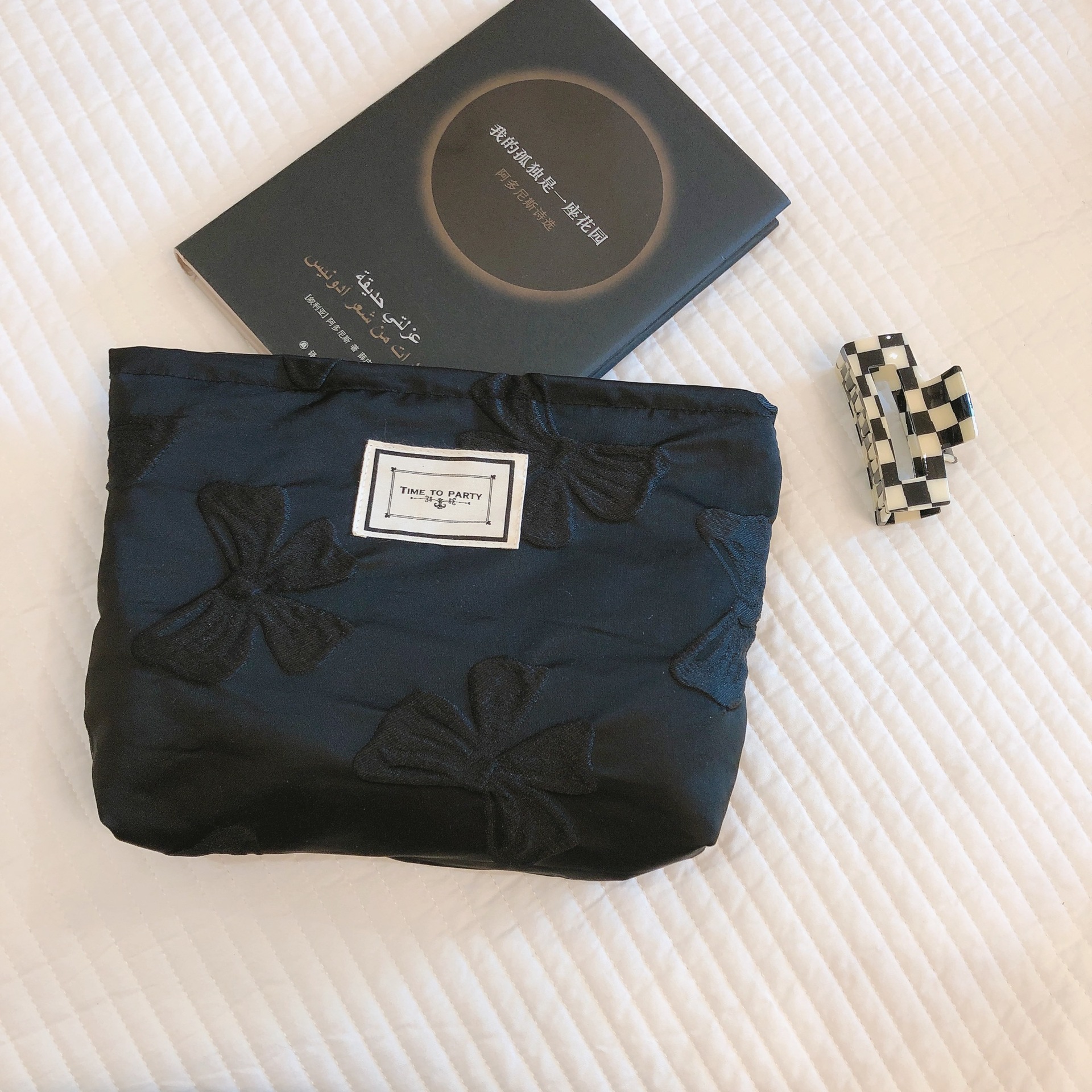 [Su Xi cloth bag] black and white bow makeup bag hand bag corrugated texture jacquard flower small fragrant style cloth bag
