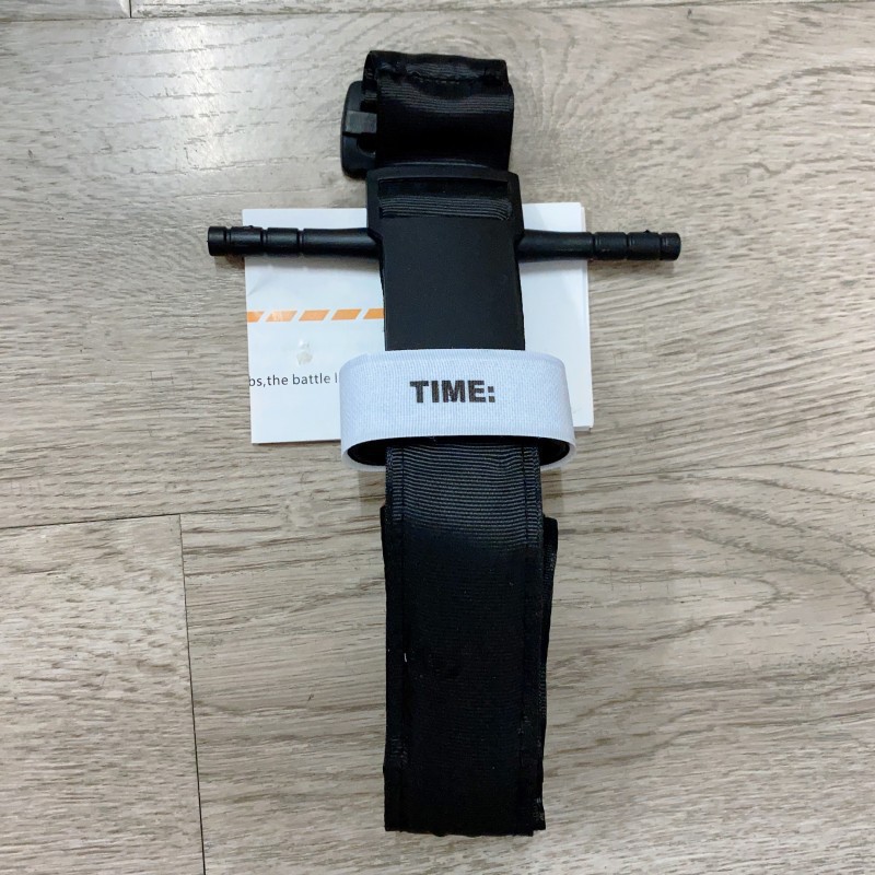 Cross-border military fan hemostatic bandage double-hand spinning snap-on tourniquet outdoor tactical first aid tourniquet