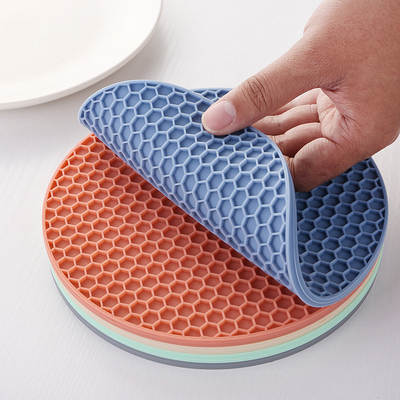 Round Honeycomb Silicone Placemat Anti-scald Anti-slip Mat Heat Insulation Pot Mat Silicone Table Mat Easy Cleaning High Temperature Resistant Wholesale