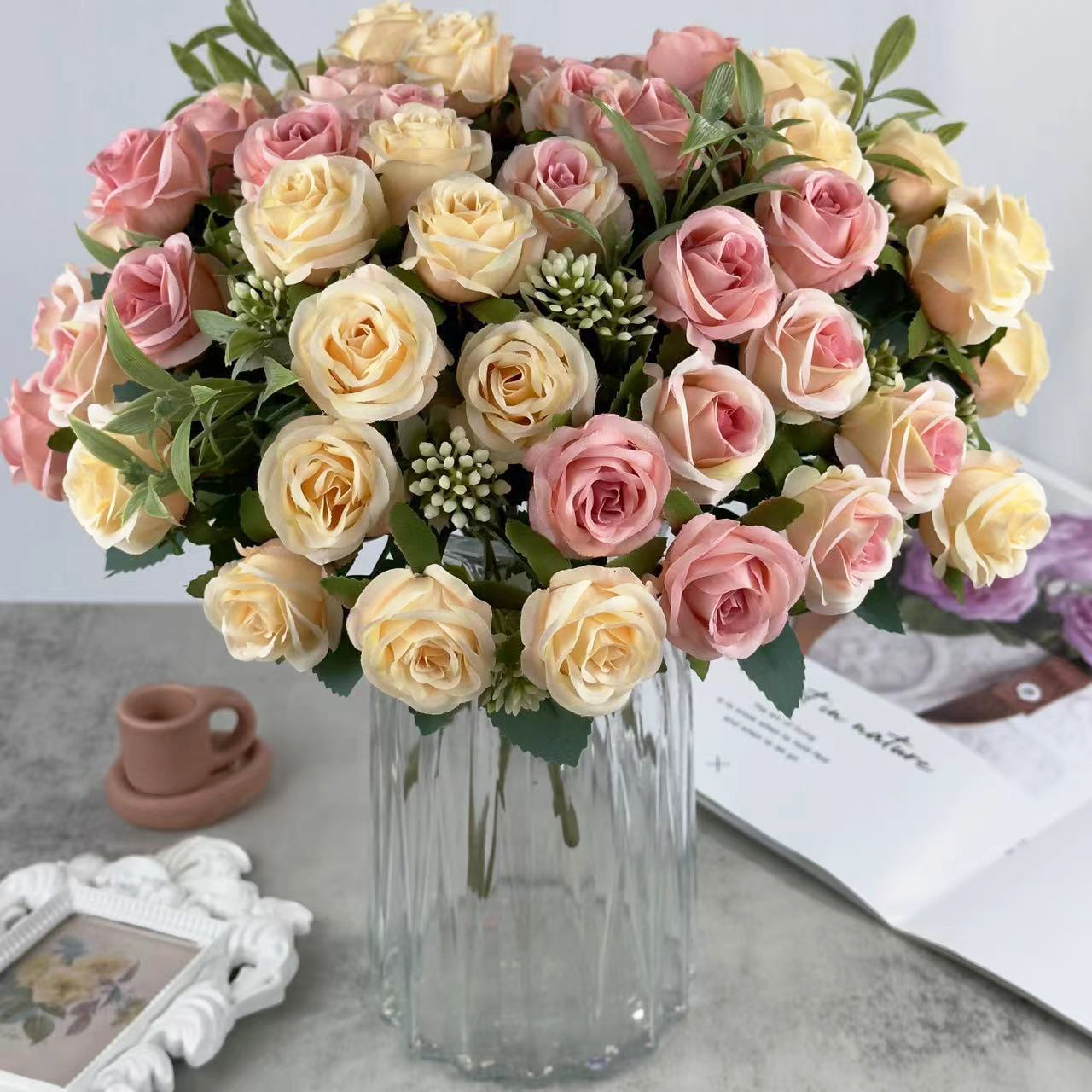 New foreign trade wholesale simulation flower wedding bouquet Rose holding flower small flower decoration high-grade rose