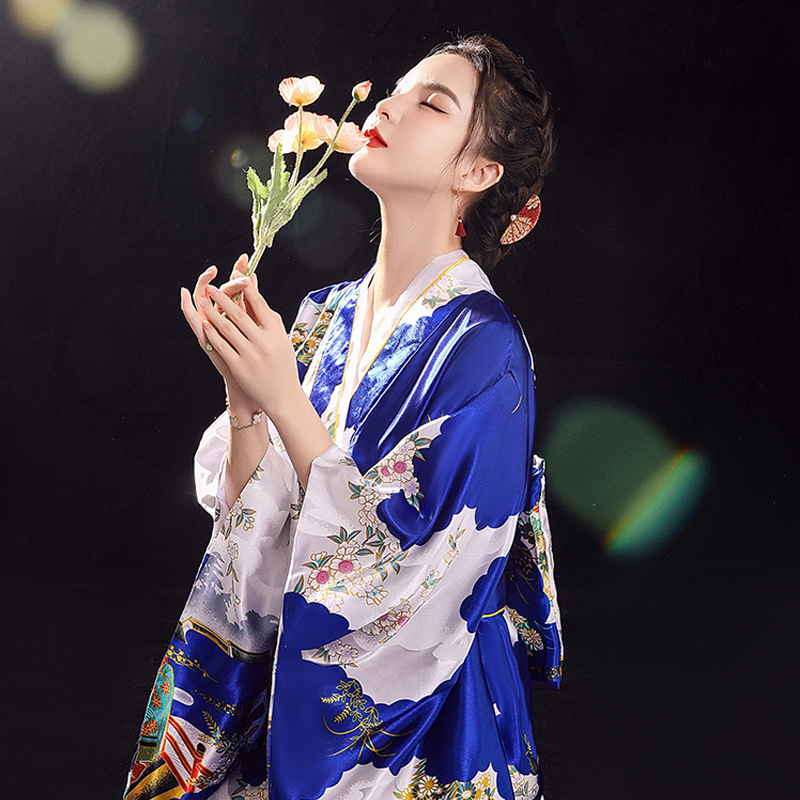 On behalf of 20223 new Japanese kimono network red explosions pajamas ladies satin large size robe bathrobe manufacturers batch