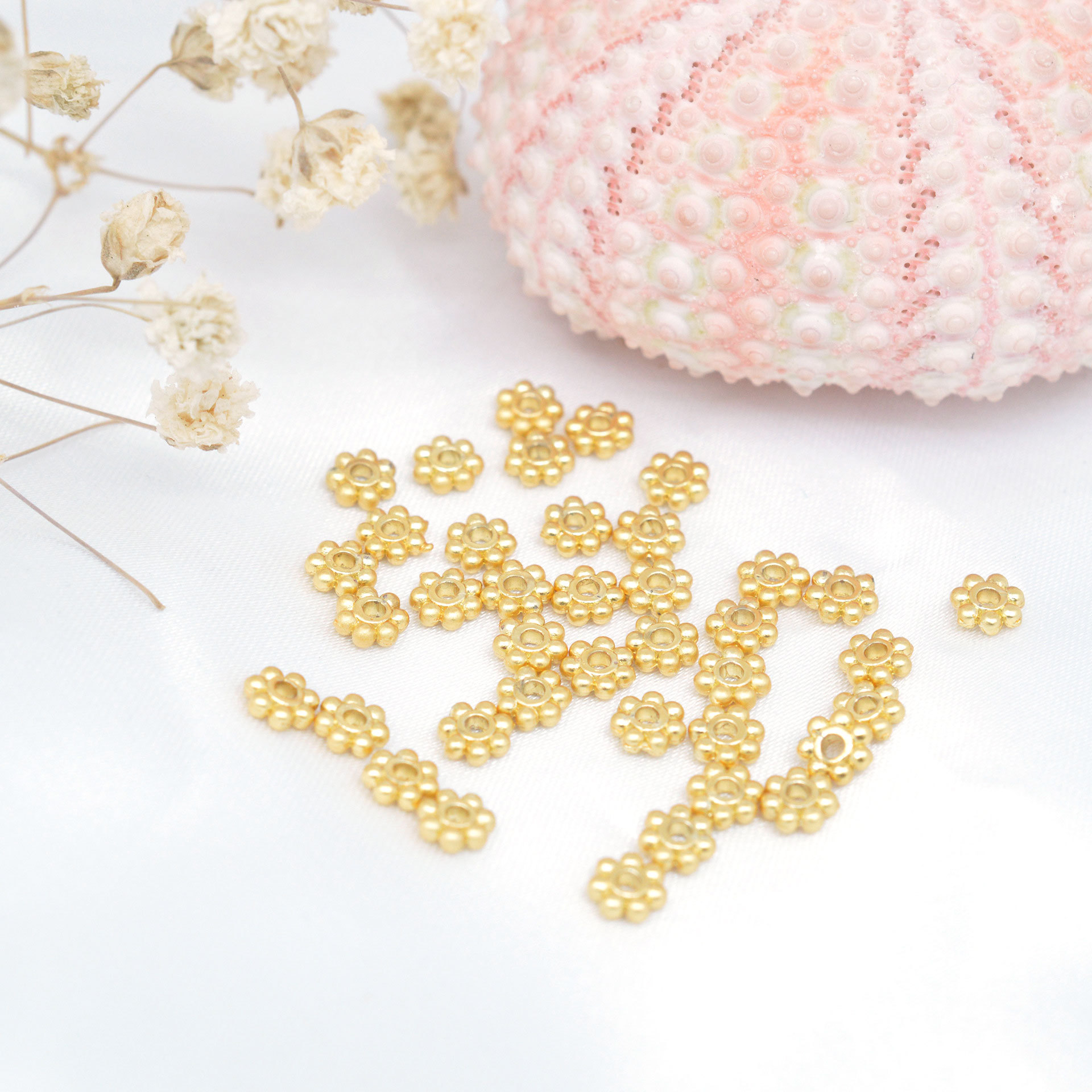 14K gold color retaining snowflake Flake Flake Flake receptacle jewelry accessories diy handmade bracelet necklace spacer beaded loose beads material