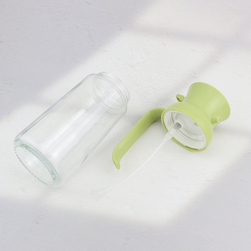 一体のオイルポットを噴き出して、キッチンで2つのオイルポットを噴き出します。|undefined