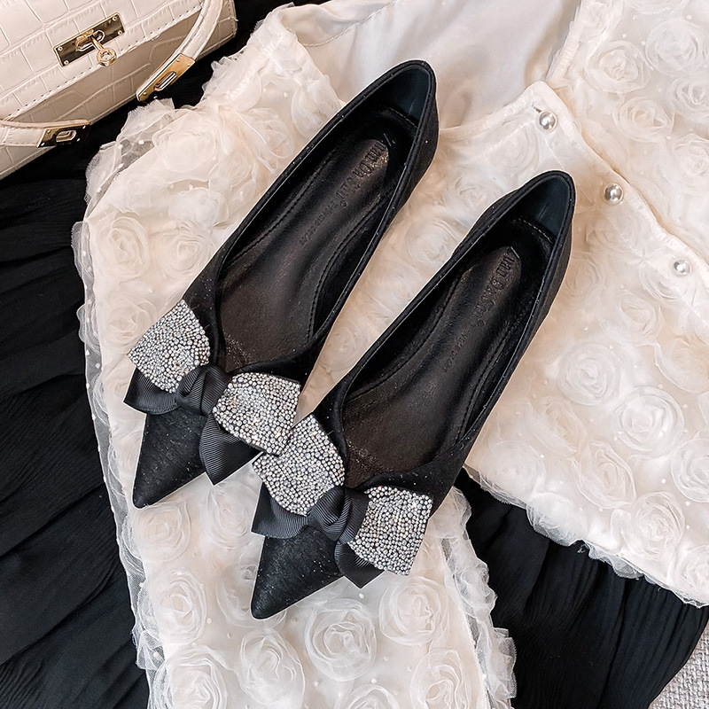 Pointed toe shoes women's 2024 spring new all-match flat late night wind women's shoes fairy large size women's shoes 41-43