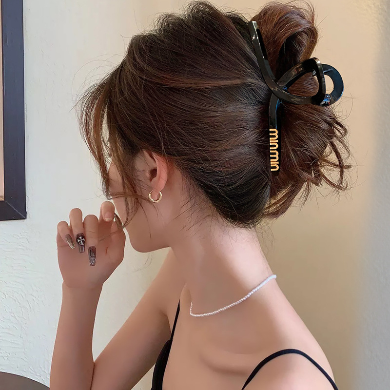Letter clip large black shark clip high-grade hairpin female back spoon 2023 new hair clip headdress clip