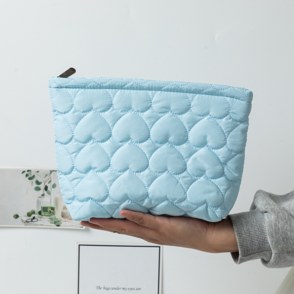 2023 new Japanese and Korean quilted heart clutch liner bag large capacity cosmetic bag lipstick storage bag women's bag