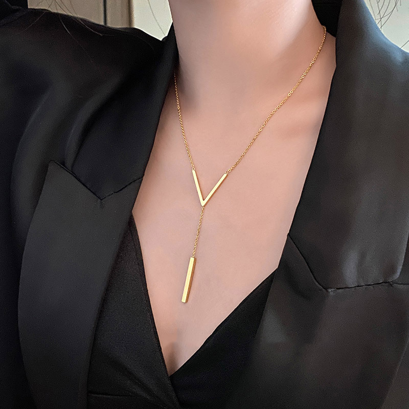 Elegant V-shaped Personality Pendant Titanium Steel Necklace Women's Autumn 2024 New Ins Trendy Clavicle Chain Light Luxury Niche Design Sense
