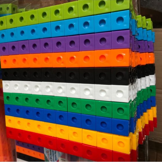 Yiwu foreign trade early education creative box particle building blocks 2cm100 mosaic connection plastic kindergarten children's toys