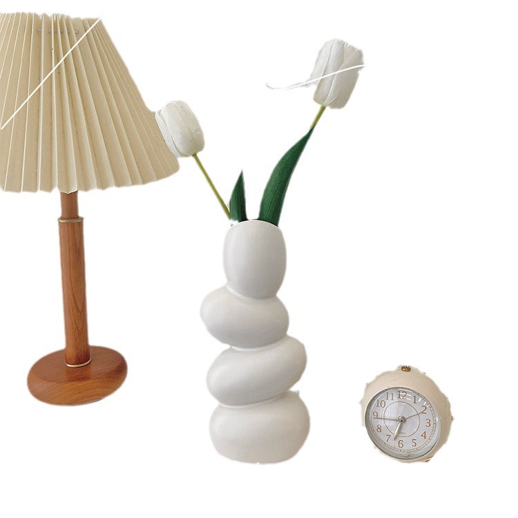 Creative ceramic vase with an Instagram style, light luxury, high-end, irregular pebble home decoration, living room flower arrangement, entryway decoration