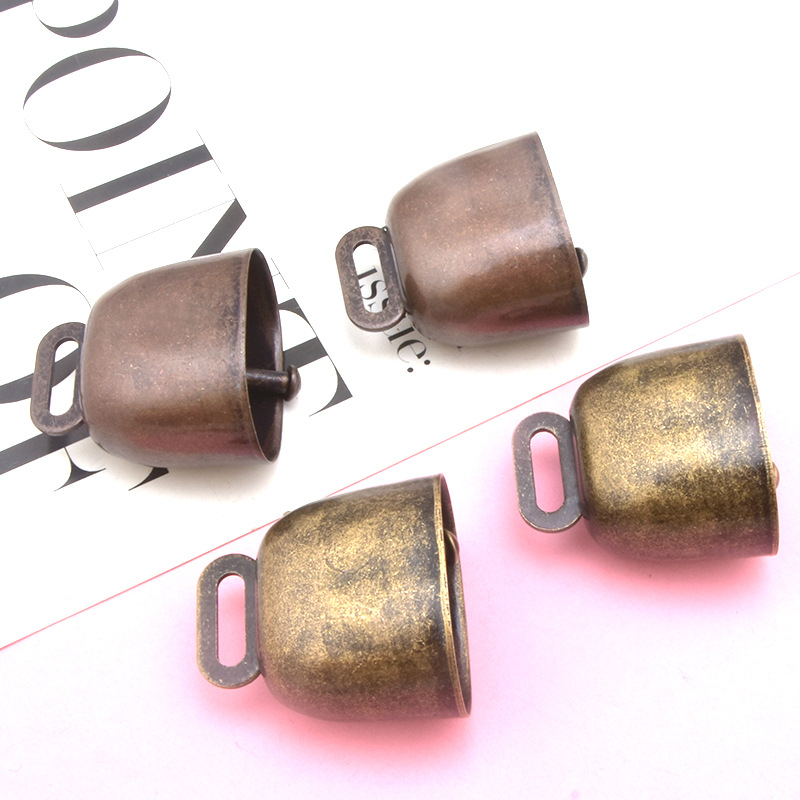 Factory direct metal cow bell retro pet calf Bell red bronze bronze bell accessories Christmas Bell