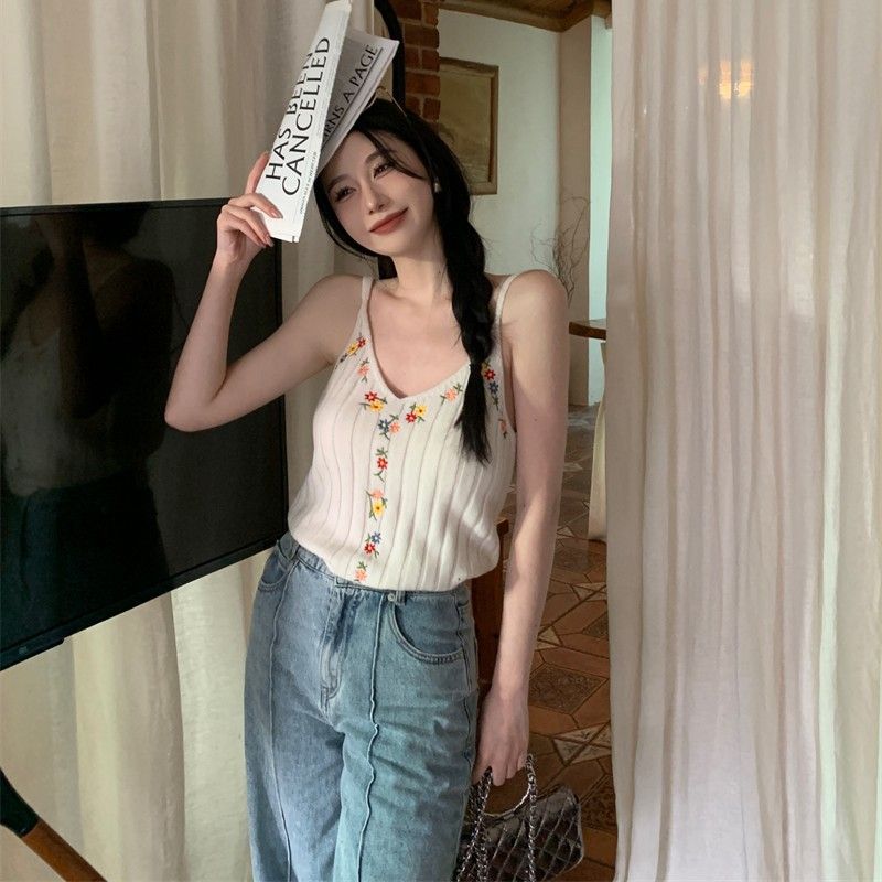 Summer new retro floral embroidered knitted camisole women's hot girl design chic sexy sleeveless top