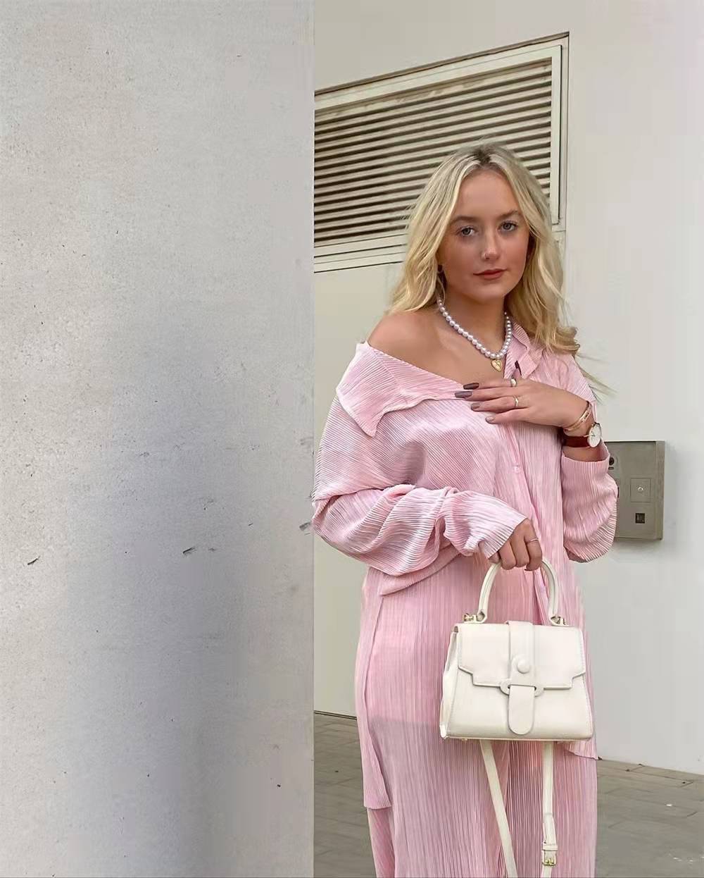 Hot selling in spring and summer of 22 years in Europe and the United States solid color texture feeling loose thin pleated leisure suit 20220083