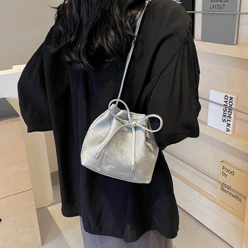 Niche Design Korean Style Crossbody Bag Women's 2024 New Fashion Bucket Bag Spring and Summer High-end Western Style Shoulder Bag