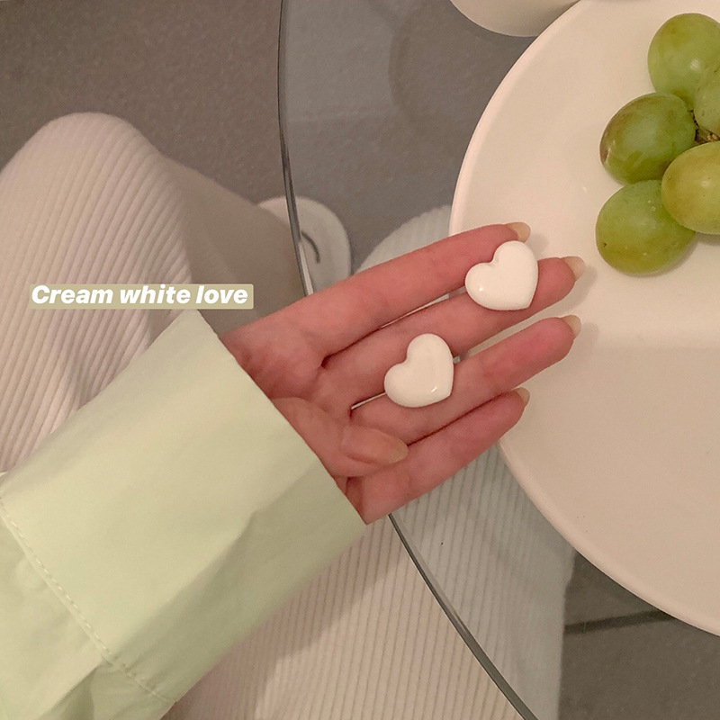 早春奶白愛心耳釘2022年新款潮氣質高級大氣耳飾女耳夾無耳洞耳環