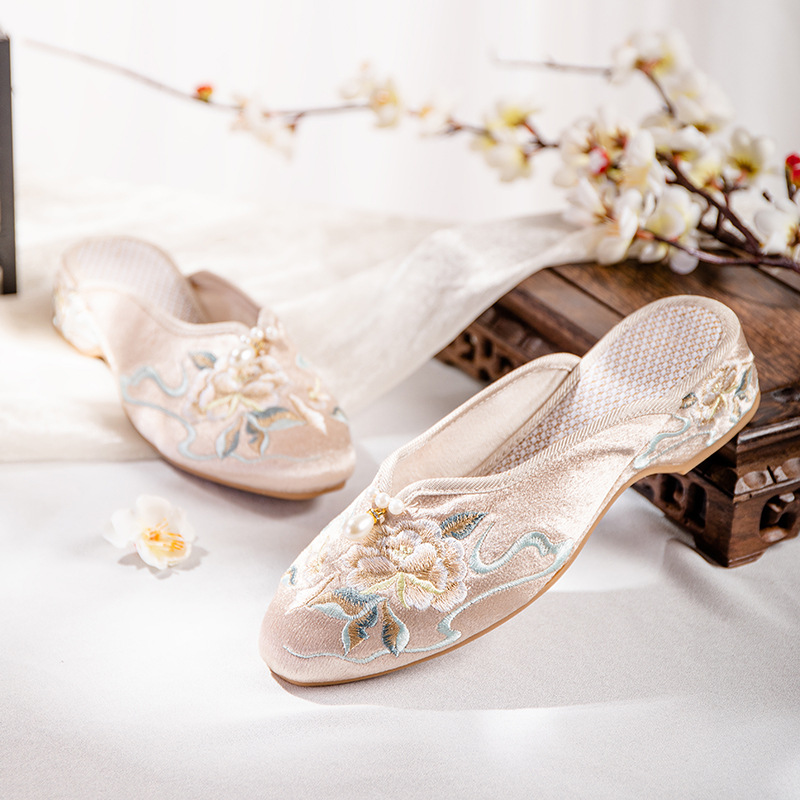 Han Xiang 2023 Spring and Summer New Old Beijing Cloth Shoes National Style Tea Art Cheongsam Slippers Ethnic Style Flat Heel Embroidered Shoes