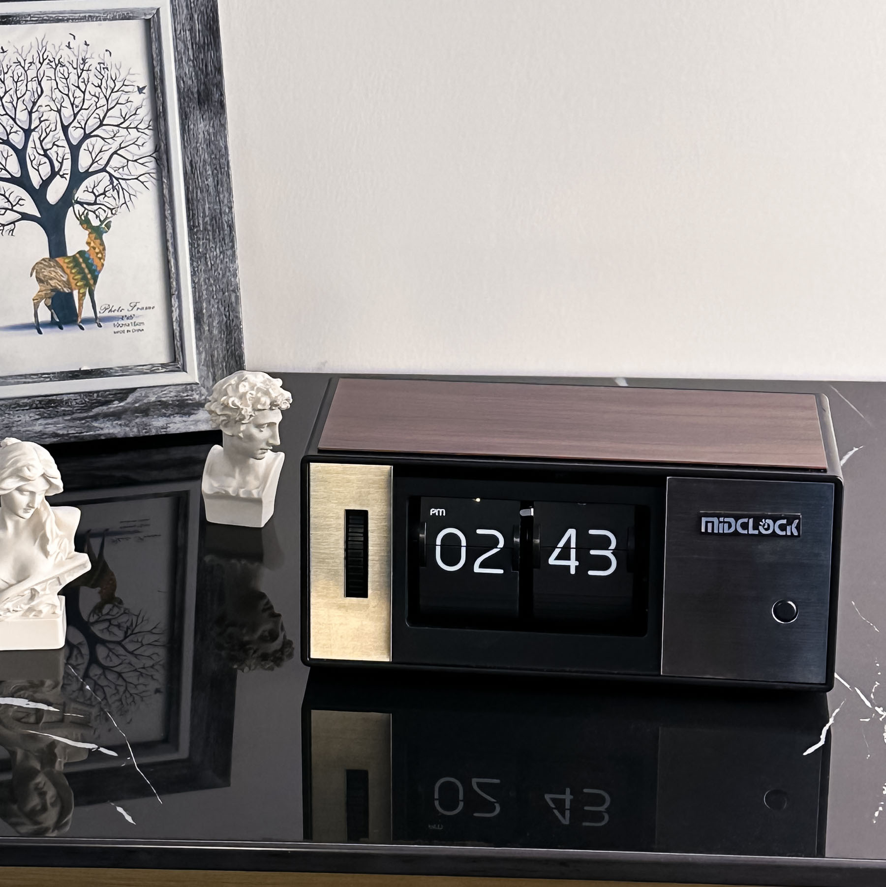 Mini Japanese-style flip clock with light retro wooden Japanese small box shape simple clock desktop desk clock pendulum clock