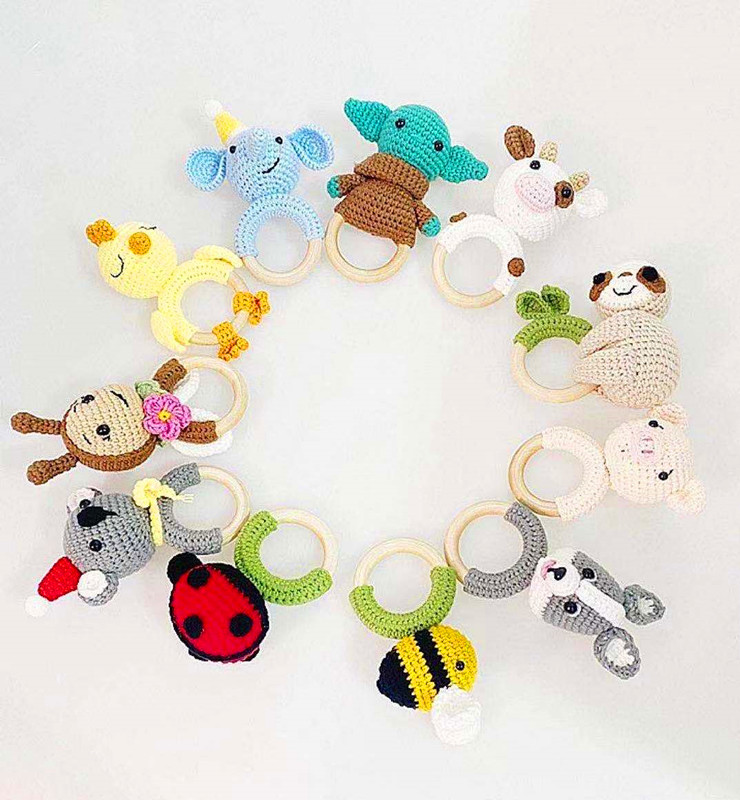 Customized foreign trade baby hand-woven rattle cartoon animal bracelet hand rattle toy baby soothing doll